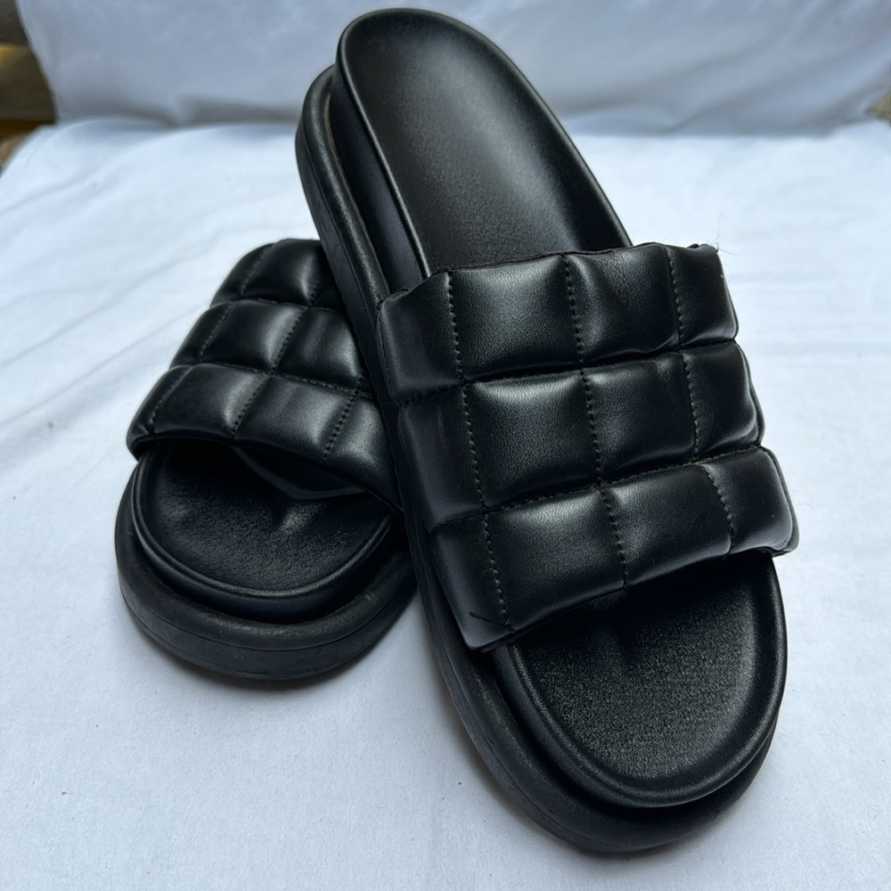 H&M Quilted Pool Shoes - Picture 2 of 7